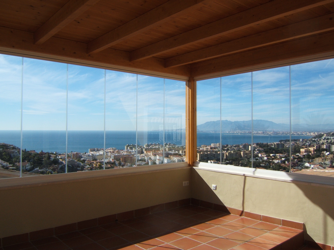 vista interior cortina de cristal terraza en málaga Todocristal EN